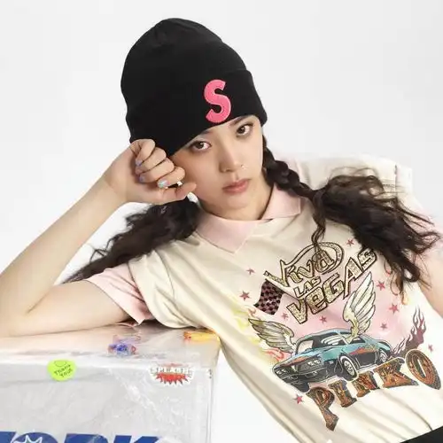 别人黑炭袜搭小皮鞋,欧阳娜娜不走寻常路,一双aj秒杀全场