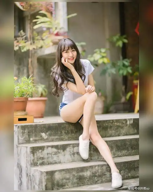 运动服美女,一双美腿引人注目