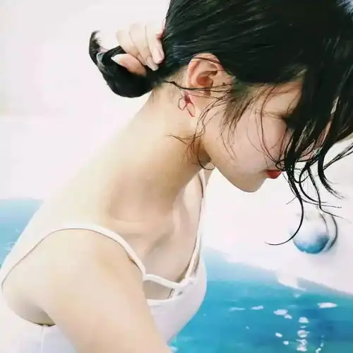不像网图的女生真人头像