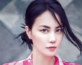 王菲13岁女儿李嫣晒美照,高冷气质神似王菲,脸上细节却被骂
