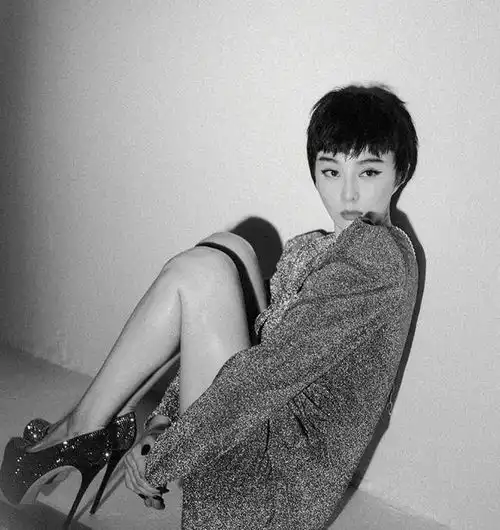 触犯国旗法后,范冰冰豪情万丈晒美照更霸气了,完全不受影响