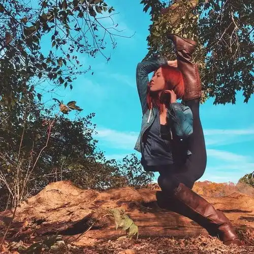 女人牛仔靴瑜伽裤现代版的瑜伽女郎太扎眼,模仿层出不穷