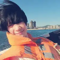 插画头像女生意境小性感女生头像夜晚里悲伤的眸