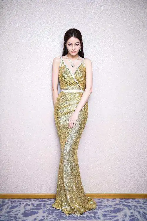 迪丽热巴变朋克少女,真人版吃鸡,又美又酷喜欢吗