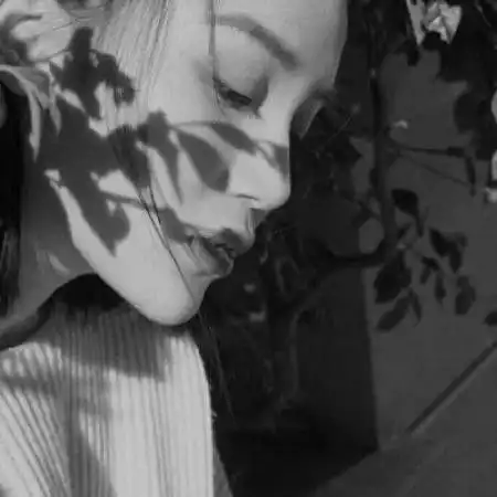 颓废一点的女生黑白头像,一场最美好的回忆