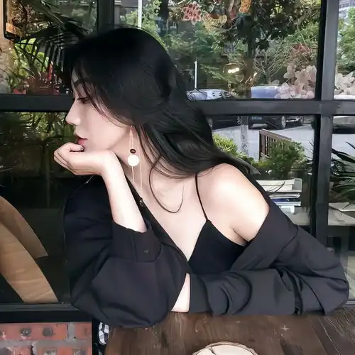 头像不谈恋爱,只做富婆