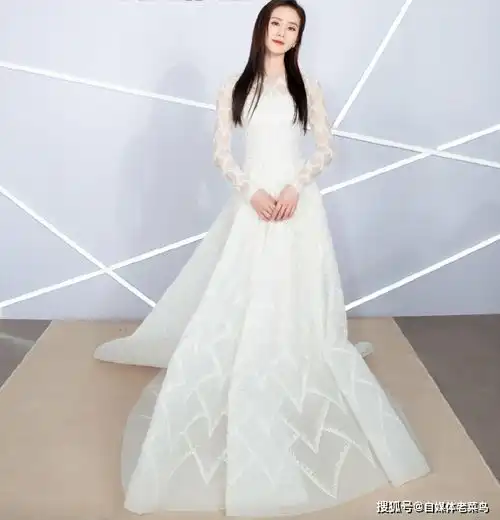 头像吸引女生的头像长裙