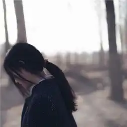 女生头像冷酷忧伤黑白头像精选有一种人能爱我刻骨铭心