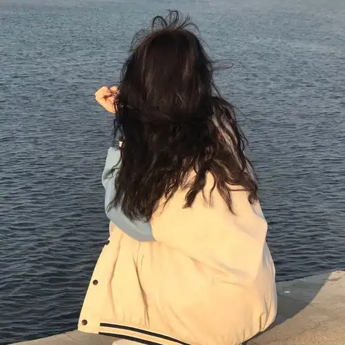 女生头像至少在盛夏我们一起吹过晚风我也并非错过一切