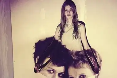 让人迷惘的时空混杂的画中人