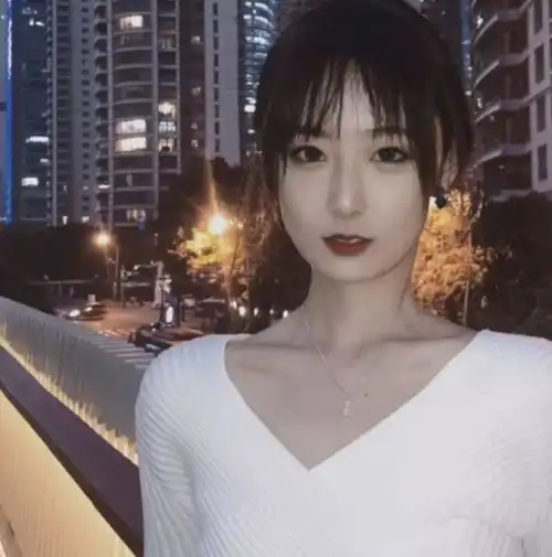 四川大学女生曝光大叔后道歉,只因得不到谅解,学校将会开除她