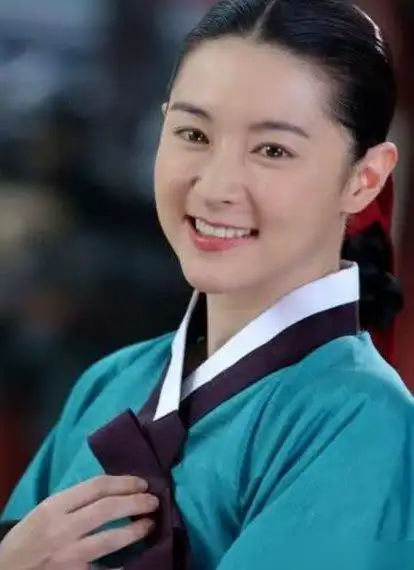 韩网最近评出了韩国十大美女,众望所归也有,闻所未闻也有