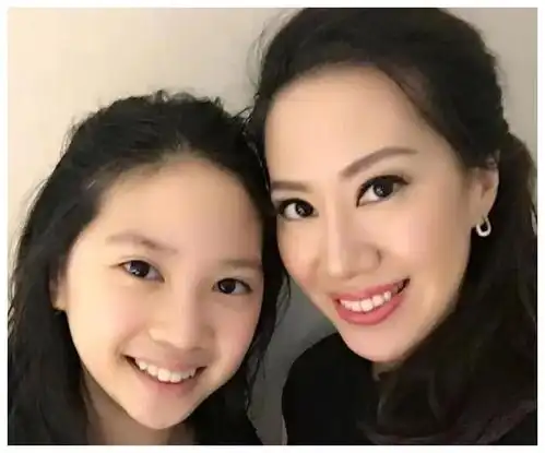 曾经被嘲丑的星二代怎样了小s女儿长成高级脸,张庭闺女超自信