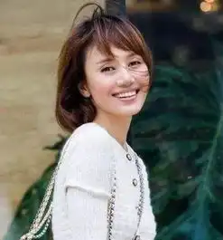 与影帝老公一见钟情,婚后9年成11个孩子母亲,41岁颜值很高