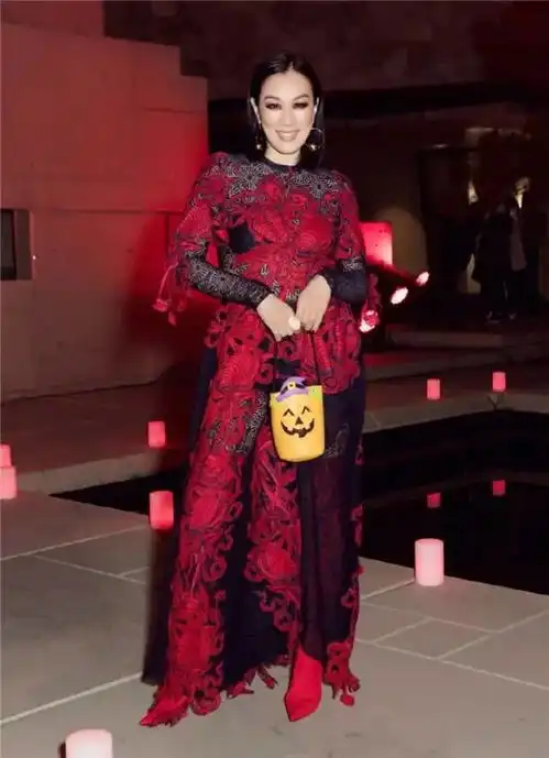 穿衣搭配微胖女性的三个错误搭配,让你看起来肩宽体胖