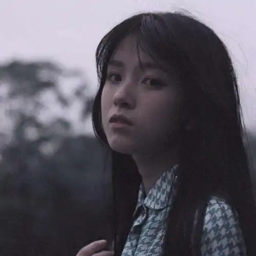 女孩侧脸头像竖屏壁纸乌