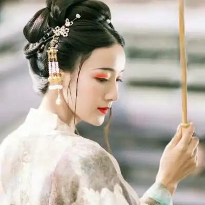 女生头像带花真人古风