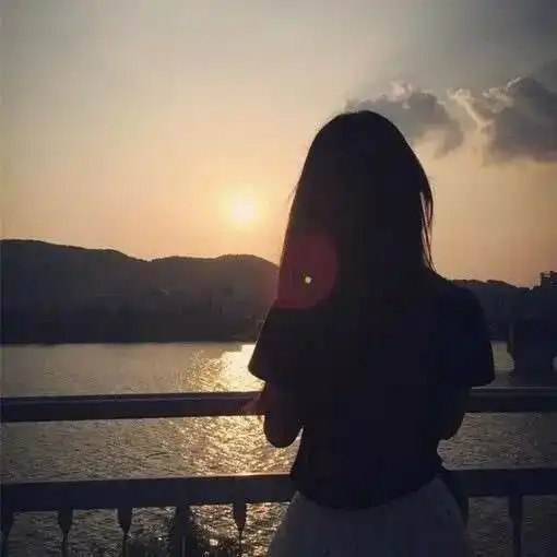 晚安心情说说语录美图人间太过辽阔,你的灵魂又有几米