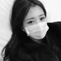 qq头像女生黑白色侧面卡