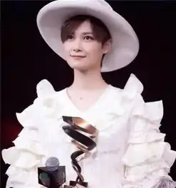 李宇春对自己认识超不准,穿上女装明明很可爱,偏走中性风路线