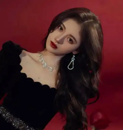 谢谢网友让我知道了鞠婧祎化妆后的真实样子