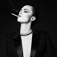 皮衣墨镜女生抽烟头像微信头像图片大全