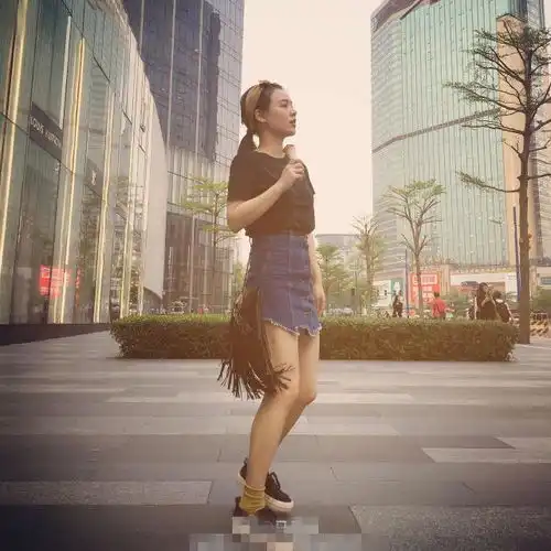 总觉的自己穿半身裙很丑那是因为没有她们衣品好