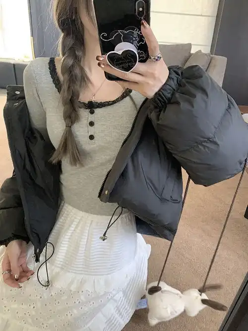 纯欲风蕾丝花边加绒加厚t恤女秋冬带胸垫绝美短款打底衫