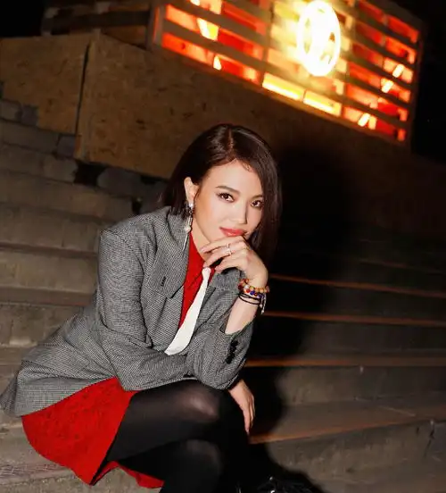 长发飘逸的舒淇终于换新发型,剪款短发,意外时尚高级,超级惊艳