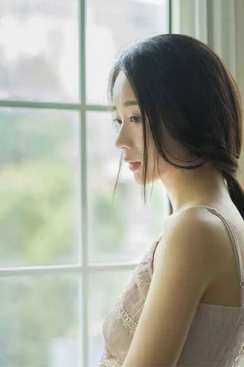 解读女生侧脸怎么拍6个拍摄技巧,拍摄出唯美女神侧脸照