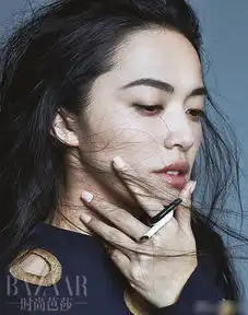 姚晨登开年封面贵气逼人展现神秘女神范儿