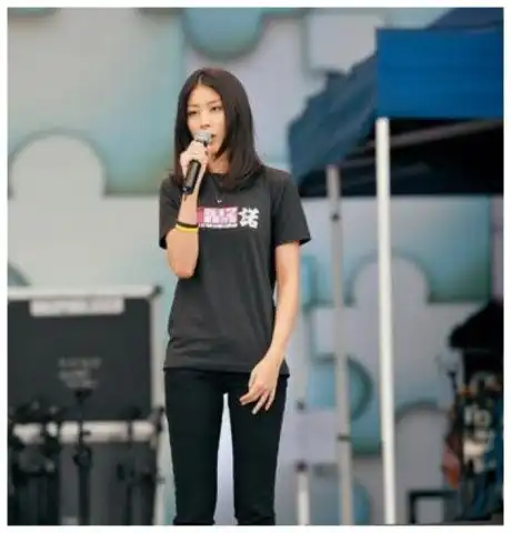 盘点路人镜头下最美的女星,杨幂刘亦菲上榜,她最让人服气