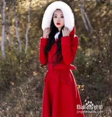 冬天告别黑白色系,秒秒钟转型成明媚女子