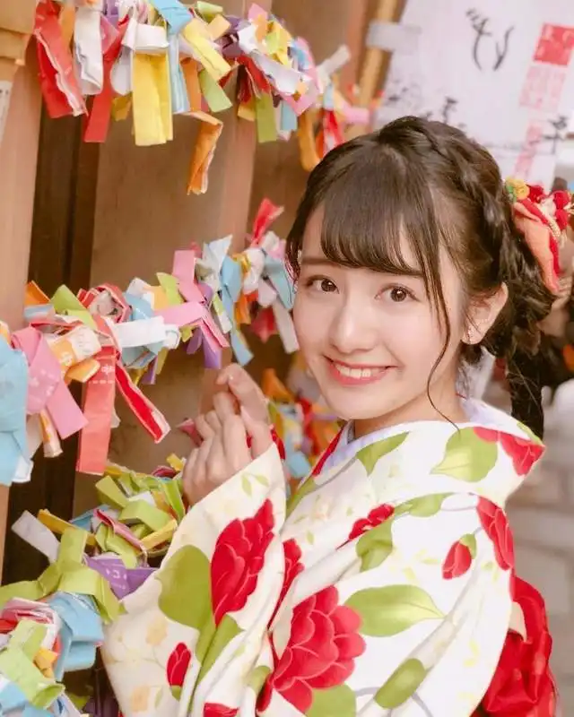 她是纯欲风的病娇女,被15家公司疯抢,昭和系甜妹有多大魅力