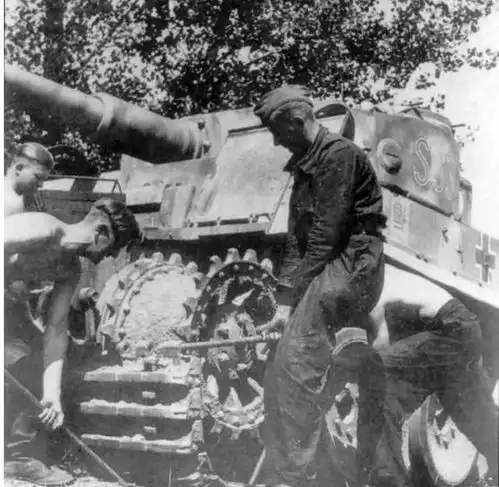 二战德国帝国装甲师一辆福字标志虎式坦克的传奇故事