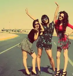 欧美劲爆女生头像姐妹花