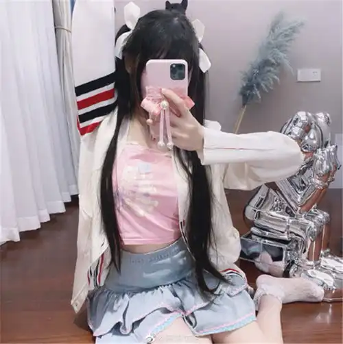 吃鸡一姐大招有多拼蔡萝莉透光袜,星星jk学生装,呆萌这招绝了
