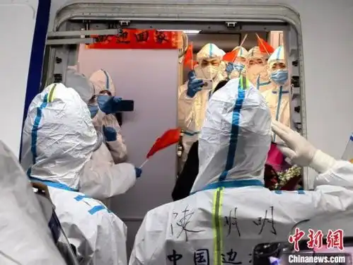 中国女足凯旋平安抵达上海浦东国际机场