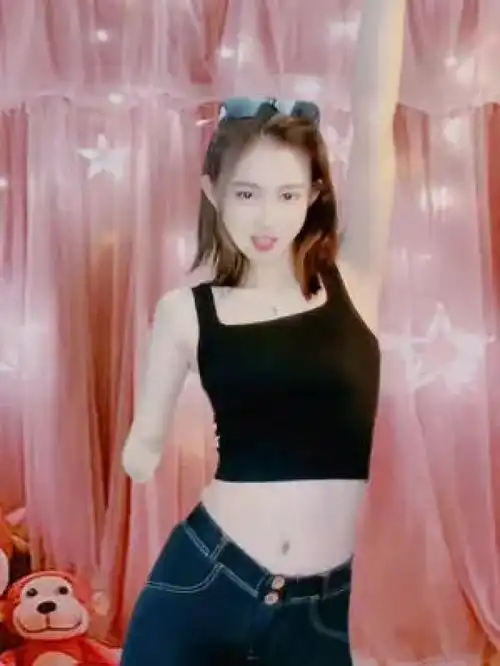 嫂子带你们摇起来好看的小姐姐舞姿优美人更美美女喜欢跳舞的一起来舞台无处不在