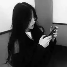 女生头像带字黑白伤感侧脸