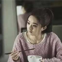 赵丽颖被公认为演艺圈的拼命三娘,全年驻扎在剧组