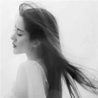 女人伤感黑白背影头像古