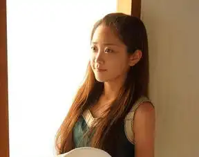 27岁韩模整成小萝莉妆出大眼赛模特