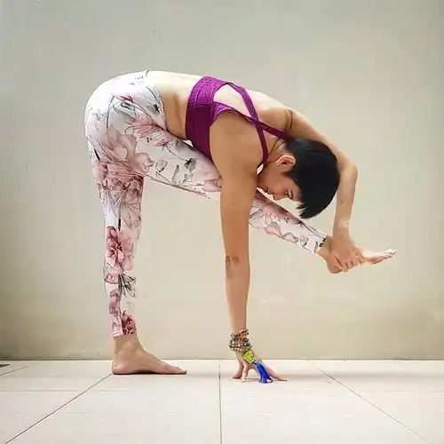 总攻张天爱穿大露背礼服,身材绝美,仙气飘飘简直恍若天仙下凡