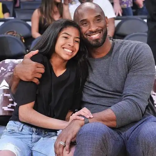 没有奇迹科比遗体已找到,瓦妮莎泣不成声,却依旧坚强照顾女儿