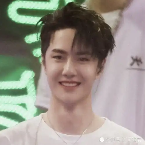 王一博转身前后反差萌