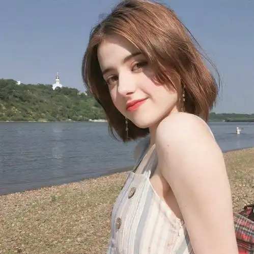 一眼万年的欧美女生头像