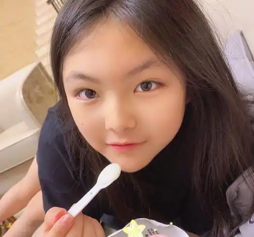 杨幂我女儿美,孙莉我女儿更美,邱淑贞麻烦都让让