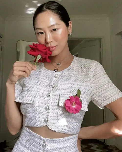 半藏森林算什么ins最近爆火的不穿bra自拍才是真正的纯欲风