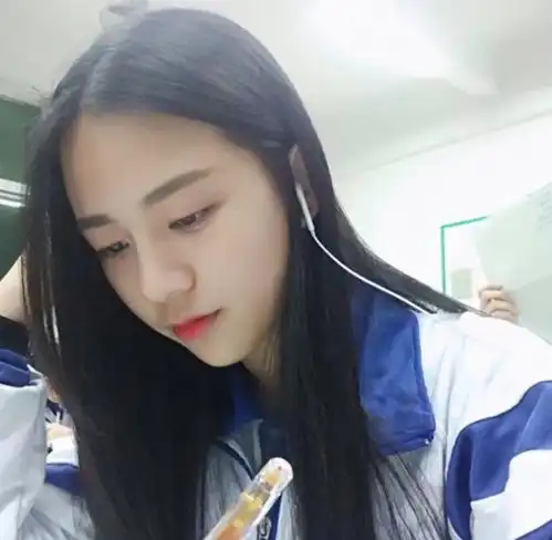 小s女儿晒腰精照,却被妈妈隔空教育,看来天下父母都一样